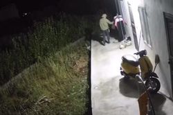Nửa đêm mò vào xóm trọ, gã đàn ông làm chuyện không ngờ
