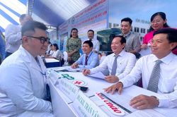 Hơn 30 bệnh viện ở TPHCM 'tranh suất' tuyển dụng các bác sĩ trẻ