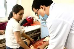 Điều kỳ diệu đến với bé 27 tháng mắc tay chân miệng cực nặng