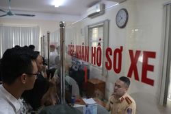 Nhiều người dân phấn khởi được giữ lại biển đẹp khi bán xe