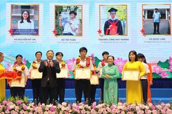 Thành phố Hồ Chí Minh tuyên dương 458 học sinh và giáo viên giỏi