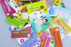 Thủ tướng chỉ đạo bảo đảm sách giáo khoa và giáo viên kịp thời cho năm học mới