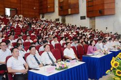 Hà Nội dứt khoát không còn cảnh xếp hàng thâu đêm đăng ký học