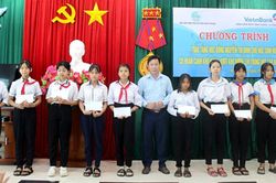 Ninh Thuận: Trao 25 suất học bổng Nguyễn Thị Định tặng học sinh có hoàn cảnh khó khăn