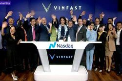 VinFast rung chuông ra mắt thành công trên Nasdaq Global Select Market