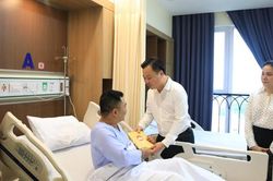 Thăm, động viên chiến sĩ bị thương trong vụ giải cứu con tin và nạn nhân vụ nổ khí gas