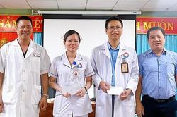 Thưởng nóng bác sĩ, điều dưỡng nhanh trí cứu sống bệnh nhân ung thư bị sốc phản vệ