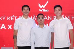 Văn Hậu, Hoàng Đức cùng Wika ra mắt giày thi đấu