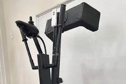 Sinh viên sáng chế máy giúp người liệt vận động