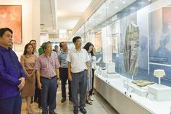 Sinh hoạt chi bộ chuyên đề 'Tặng phẩm đối ngoại của Chủ tịch Hồ Chí Minh'