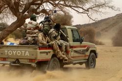 Quân nổi dậy giết 17 binh sĩ đảo chính Niger, châu Phi bất đồng về can thiệp quân sự