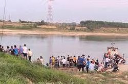 Cứu vợ và con bị đuối nước, Trưởng Phòng Nội vụ ở Quảng Bình tử vong trên sông Gianh