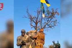 Giành lại ngôi làng phía đông nam, Ukraine lại gặp rắc rối hướng đông bắc