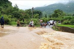 Thời tiết ngày 17/8: Vùng núi Bắc Bộ có mưa dông, Trung Bộ nắng nóng