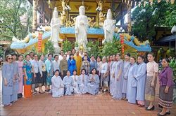 Cộng đồng người Việt Nam tích cực hưởng ứng các phong trào do Lào phát động