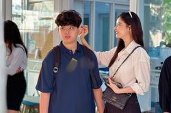 Quý tử nhà Trương Quỳnh Anh cao vượt cả mẹ, mái tóc xoăn như sao nam Hàn Quốc