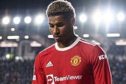 Marcus Rashford đã chiều lòng Erik ten Hag để chơi tiền đạo cắm cho Manchester United