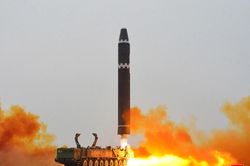 Hàn Quốc: Triều Tiên chuẩn bị phóng ICBM phản đối thượng đỉnh Mỹ-Nhật-Hàn