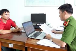 Chiếm đoạt gần 4 tỷ đồng của người thân bên vợ để tiêu xài, chơi chứng khoán