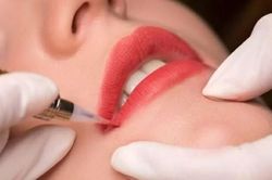 Nguy cơ biến chứng và mắc các bệnh lây nhiễm khi phun xăm tại cơ sở thẩm mỹ 'chui'
