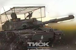 Xe tăng Challenger 2 được phát hiện 'đội lồng sắt' ra trận