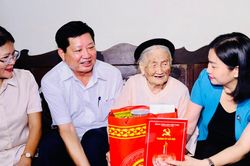Những đối tượng nào được tặng quà dịp Quốc khánh 2/9/2023?