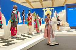 Từ Hanbok nghĩ về áo dài Việt, con đường trở thành sản phẩm sáng tạo