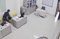 Trà trộn với phụ huynh để vào trường trộm tài sản