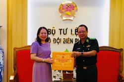 Phó Chủ tịch nước Võ Thị Ánh Xuân thăm, động viên cán bộ, chiến sĩ cơ quan Thường trực Bộ Tư lệnh BĐBP