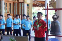 U23 Việt Nam đi chùa cầu may trước giải Đông Nam Á