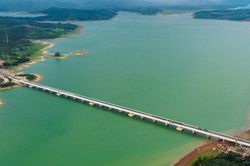 Cây cầu dài nhất cao tốc QL45 - Nghi Sơn trước ngày thông xe