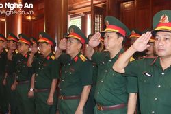 Đảng ủy Bộ Chỉ huy Quân sự tỉnh dâng hương tưởng niệm Chủ tịch Hồ Chí Minh và các anh hùng liệt sĩ
