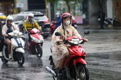 Thời tiết ngày 18/8: Bắc Bộ đêm nay đón mưa dông, ngày tiếp diễn nắng nóng