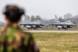 Tướng không quân Mỹ: Tiêm kích F-16 không phải thần dược