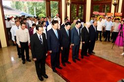 Chủ tịch nước Võ Văn Thưởng dâng hương tại đền thờ Chủ tịch Tôn Đức Thắng
