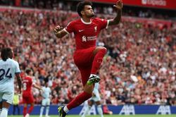 Salah ghi bàn, Liverpool bỏ túi 3 điểm trước Bournemouth trong thế 10 người