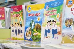 Đừng để sách giáo khoa trở thành 'hàng hóa' trên thị trường