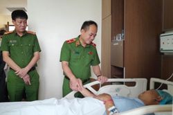 Thiếu tá công an: Quật ngã nghi phạm rồi mới biết mình trúng đạn