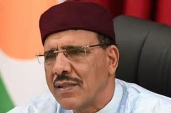 Đảo chính ở Niger: ECOWAS sẵn sàng can thiệp vũ trang, chính quyền quân sự nói gì về hợp tác với Nga hay Wagner, EU cảnh báo về sức khỏe ông Bazoum