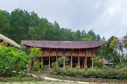 Ngắm ngôi nhà miền núi với thiết kế sàn hình elip đặc biệt