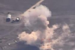 Xem quân Ukraine dùng tên lửa HIMARS tập kích trại huấn luyện Nga