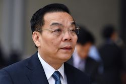 Túi tiền bị 'bỏ quên' trong phòng làm việc của ông Chu Ngọc Anh