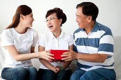 Món quà mà bạn gái anh tôi tặng trong ngày ra mắt làm mọi người sửng sốt