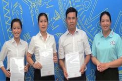 UBND huyện Chợ Mới trao quyết định điều động, bổ nhiệm 3 cán bộ quản lý ngành giáo dục