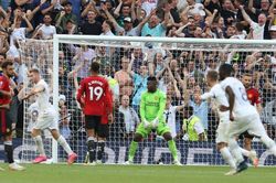 Sau khi bị VAR tước penalty, MU bất ngờ gục ngã trước Tottenham