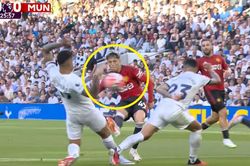 Vì sao MU không được hưởng phạt đền, dù hậu vệ Tottenham để bóng chạm tay 'rõ như ban ngày'?