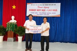 Trao tặng 27 robot hút bụi - lau nhà cho các trường mẫu giáo