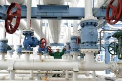 Thách thức với EU dù đạt mục tiêu lưu trữ khí đốt mùa đông trước thời hạn