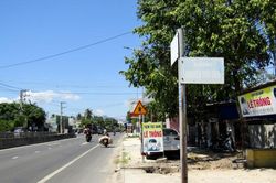 Nhiều biển tên đường bị mờ chữ