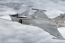 Lính Ukraine cùng lúc học lái tiêm kích F-16 Mỹ và Gripen Thụy Điển